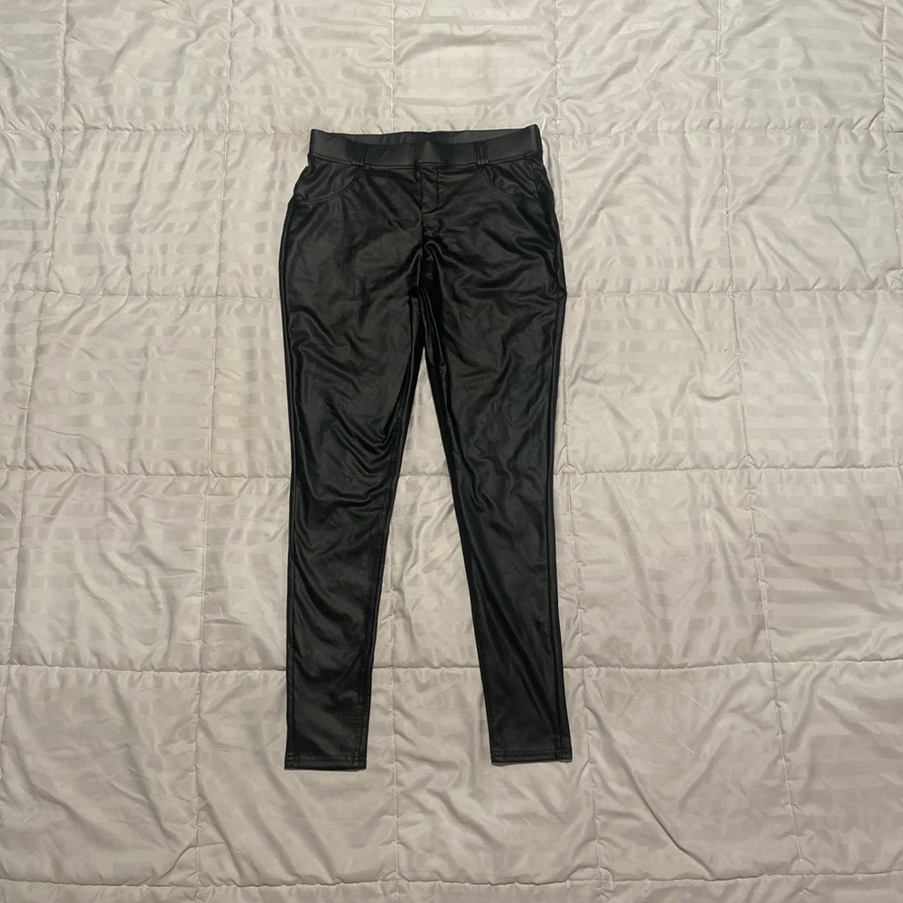 Leather butt lifting leggings